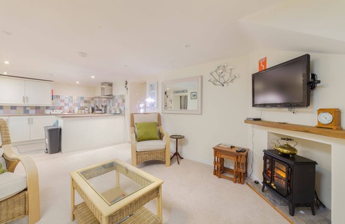 Ballaugh Cottage | Oie Vie Cottage - A cosy, pet-friendly retreat for two, set in the Manx countryside. Mobility-frien