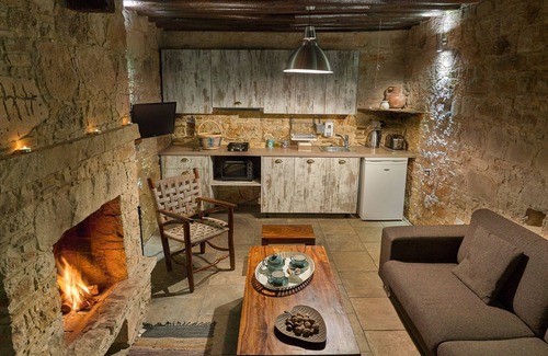 Lofou House | Oinoessa Traditional Boutique Houses