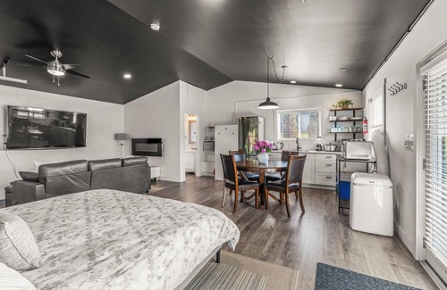 BX Apartment | Okanagan Sunset Bungalow