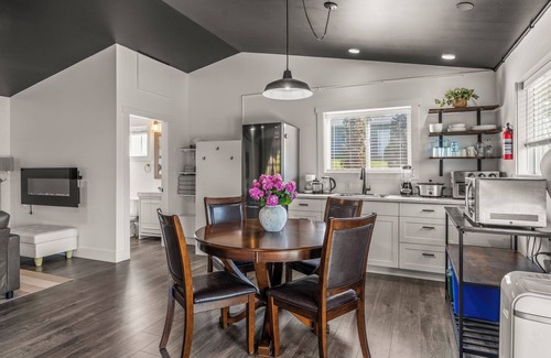 BX Apartment | Okanagan Sunset Bungalow