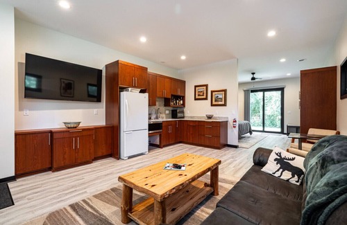 Okauchee Lake House | Okauchee Fairway: 4 BD | 4 BA