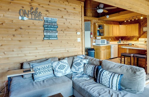 Maplewood Cabin | Okauchee Lake Vacation Rental w/Boat Dock!