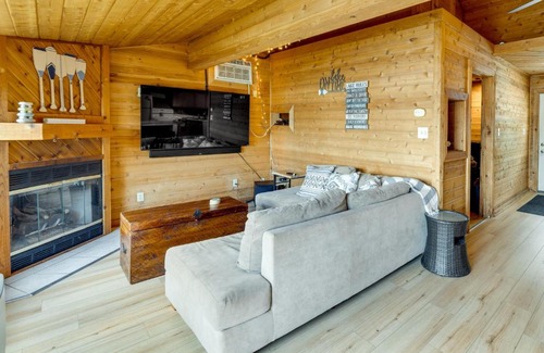 Maplewood House | Okauchee Lake Vacation Rental with Boat Dock!
