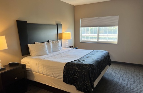 West Okoboji Hotel | Okoboji Inn & Suites