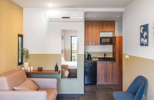 Panorama Street Bed & Breakfast | Olala Carmel Suite Triple Room with Balcony