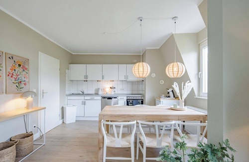 Altona-Nord Apartment | Old building apartment for up to 5 people "OPTI" in the Schanzenviertel - top floor