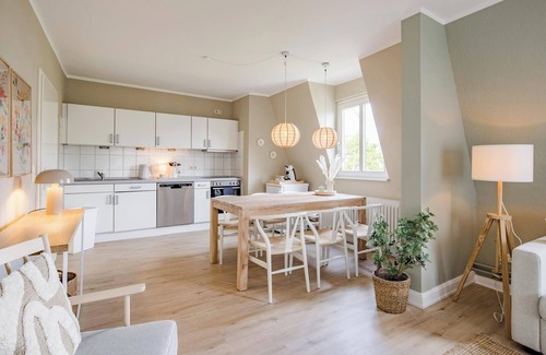 Altona-Nord Apartment | Old building apartment for up to 5 people "OPTI" in the Schanzenviertel - top floor