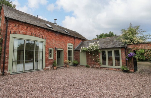 Stoney Stretton Cottage | OLD COACH HOUSE, pet friendly, with open fire in Shrawardine