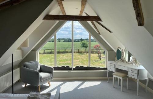 Great Saling House | Old Cottage - English Countryside Retreat