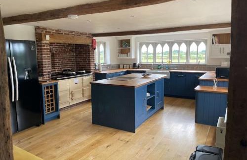 Great Saling House | Old Cottage - English Countryside Retreat