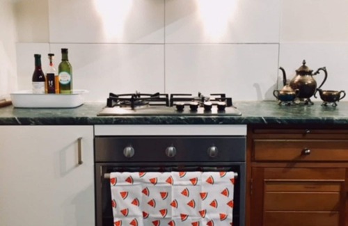 Wellington Cottage | Old Farmer’s cottage Villa in the Bay - A Cozy, Relaxing Getaway