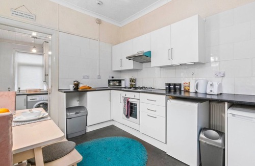 Bellshill Apartment | Old fashioned apartment in quiet location.