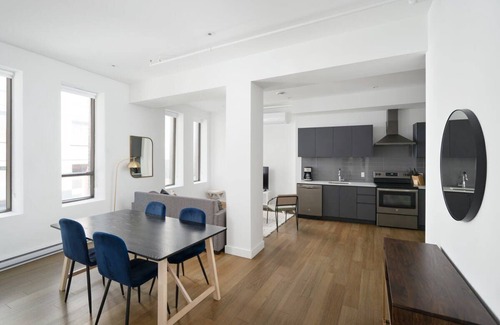 Chinatown Apartment | Old Mtl 2Bedrooms/99 Walk score