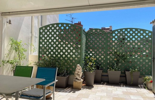 Opera Apartment | OLD PORT SEA VIEW TOP FLOOR