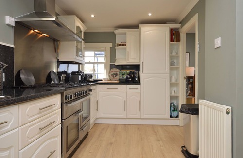 Tighnabruaich Cottage | Old Powdermill Cottage - a cottage that sleeps 6 guests in 3 bedrooms