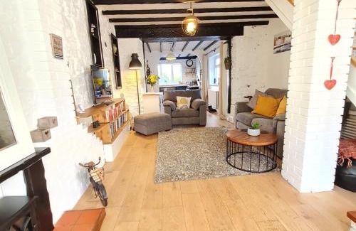 Neath House | Old Road Cottage Pet Friendly Outdoors Beaches