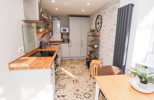 Alnmouth Cottage | OLD STABLE COTTAGE, pet friendly, country holiday cottage in Alnmouth