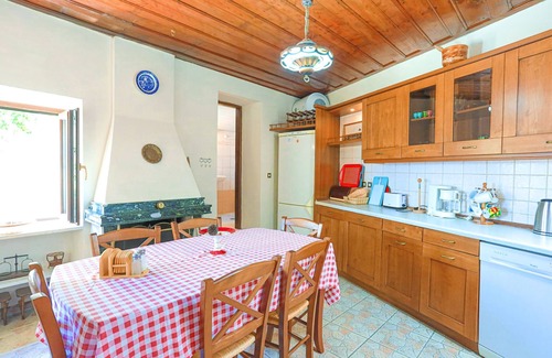 Nisaki Villa | Old Stone House: large pool, A/C, WiFi, sea views, traditional