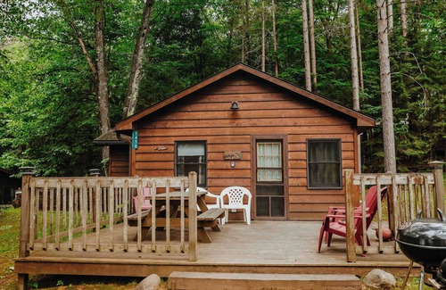 Arbor Vitae House | Old Stoney's Walleye- Pet Friendly