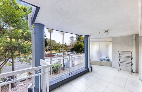 South Brisbane Apartment | Old Time Charm! Carpark+Wifi, Central BNE 2BR Apt
