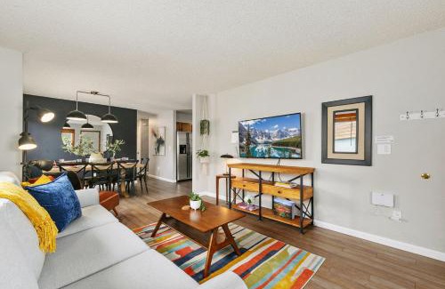 Old Town House | Old Town Basecamp 6 Blocks to Old Town Square