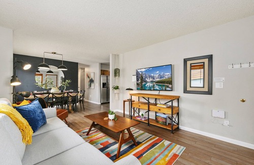 Old Town House | Old Town Basecamp | 6 Blocks to Old Town Square