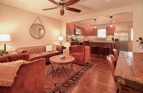 Georgetown House | old Town Bungalow - 4 blocks to historic square