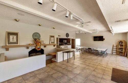 Entertainment District Apartment | Old Town Condo with 2 King Size Suites