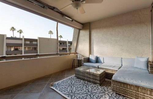 Entertainment District Apartment | Old Town Condo with 2 King Size Suites