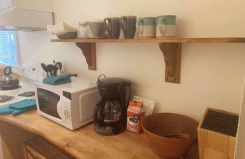 Marblehead Apartment | Old Town Convenient Nest: walk to town, water, park