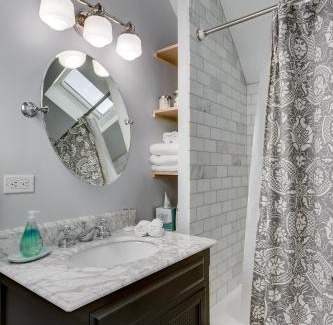 West Bucktown Apartment | Old Town Elegance Awaits You in This Classic Chicago Stunner! apts