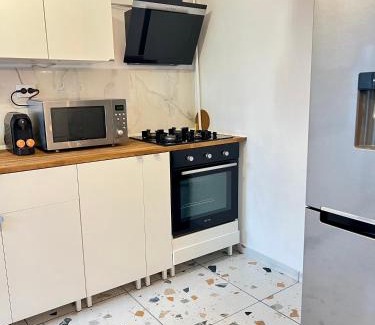 Targoviste Apartment | Old Town View - Ultra Central Apartment - Free Parking