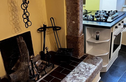 Toscolano Maderno House | Old town Villa Rustico vacation home 600 meters to the SEE CASA LINDNER