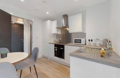 Old Trafford Apartment | Old Trafford Perfect for Small Groups FREE Parking