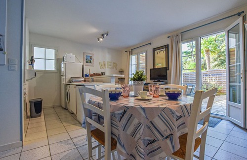 Sainte-Marie-de-Re House | Old vacation home in Labaroche with jacuzzi