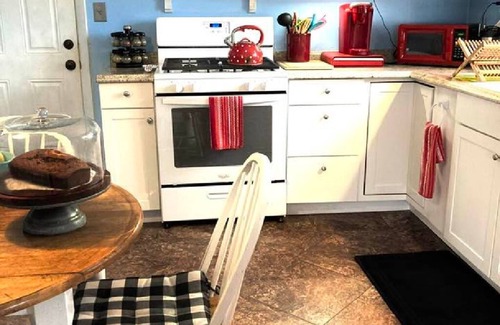 Cross Lanes Cottage | Old Woodland Acres Groups by Request -WV