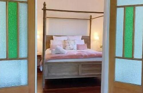 Cooroy House | Old World Charm, - Amazing Views - Farm Stay