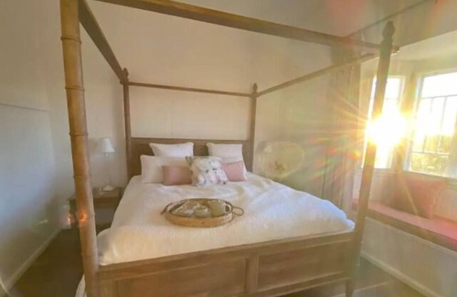 Cooroy House | Old World Charm, - Amazing Views - Farm Stay