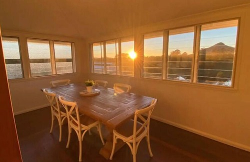 Cooroy House | Old World Charm, - Amazing Views - Farm Stay
