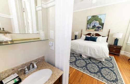 Edenton Bed & Breakfast | Old world charm downtown Edenton near the harbor, with homemade breakfast daily