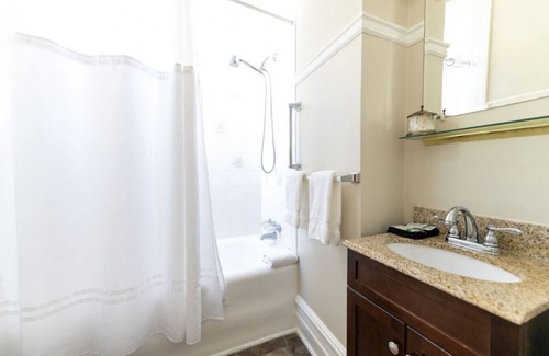 Edenton Bed & Breakfast | Old world charm downtown Edenton near the harbor, with homemade breakfast daily