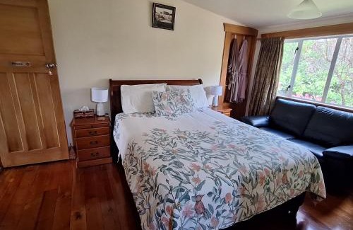 Renwick Bed & Breakfast | Olde Mill House B&B & Bike2Wine cycle hire