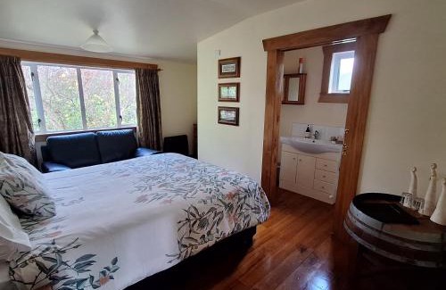 Renwick Bed & Breakfast | Olde Mill House B&B & Bike2Wine cycle hire