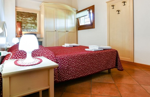 Longare Apartment | Oleandri apartment with one bedroom and one bathroom on the ground floor with wheelchair access (apartment 2)