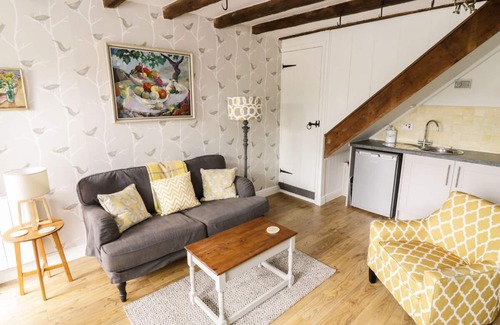 Richmond Cottage | OLIVE COTTAGE, romantic, character holiday cottage in Richmond