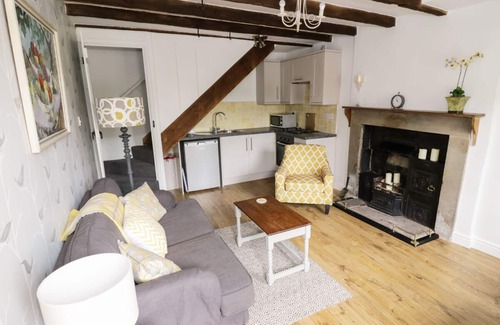 Richmond Cottage | OLIVE COTTAGE, romantic, character holiday cottage in Richmond