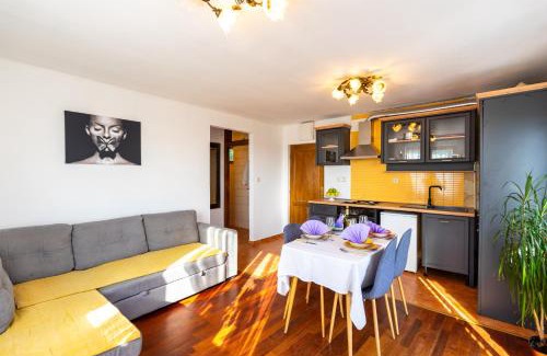 Zrnovnica House | Olive Garden House in Žrnovnica with a View & BBQ