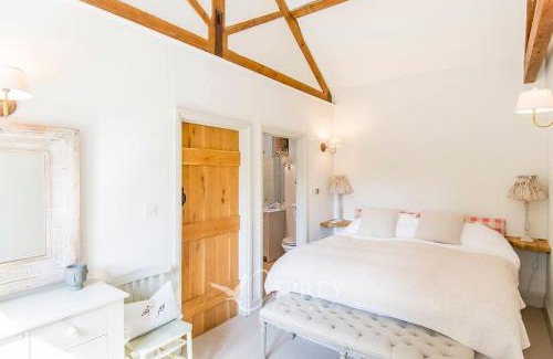 Fotheringhay Apartment | Olive