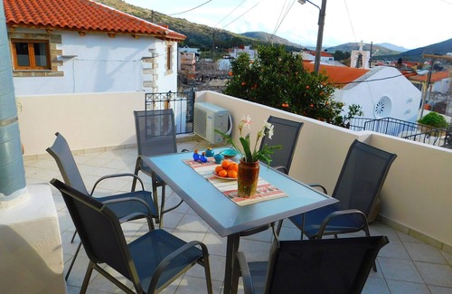 Choumeriakos House | Olive Valley House Limnes village
