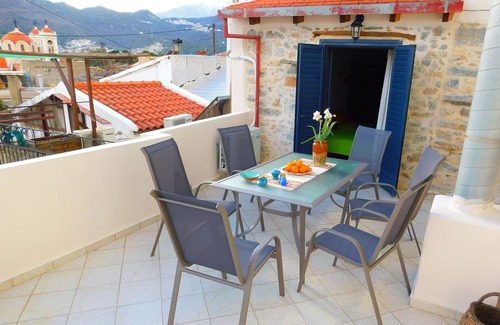 Choumeriakos House | Olive Valley House Limnes village